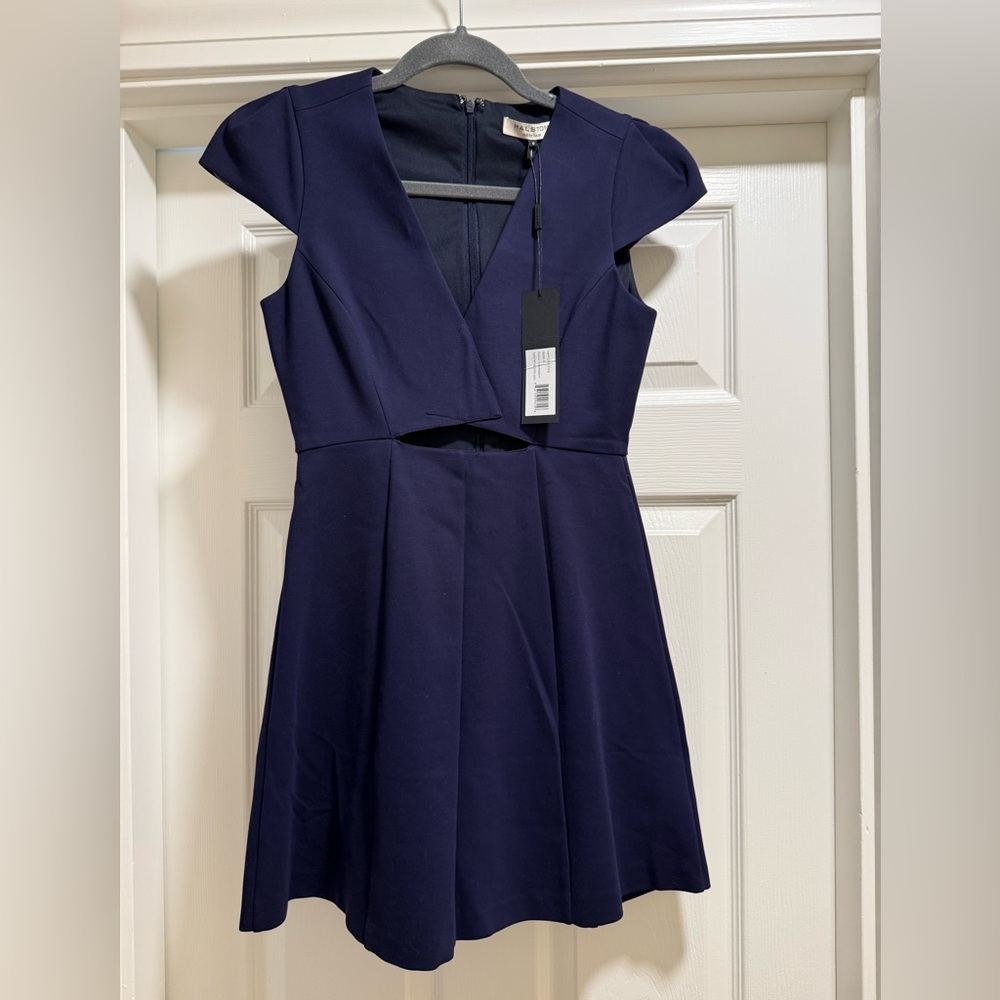 Halston Heritage V-neck, mini dress with cut out - Picture 4 of 6